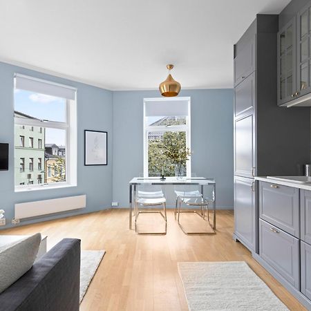 Modern And Bright Apartment In Central Oslo Exterior foto